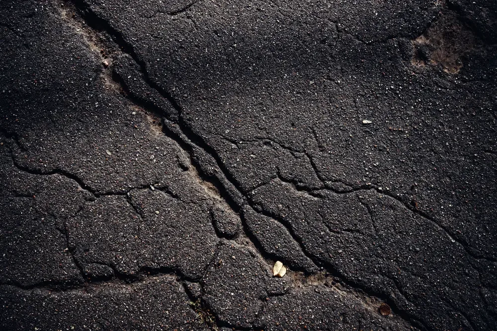 Nampa asphalt crack repair by Select Coatings